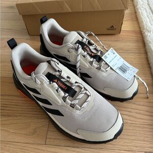 Adidas Terrex Men's Beige and Black Athletic Shoes